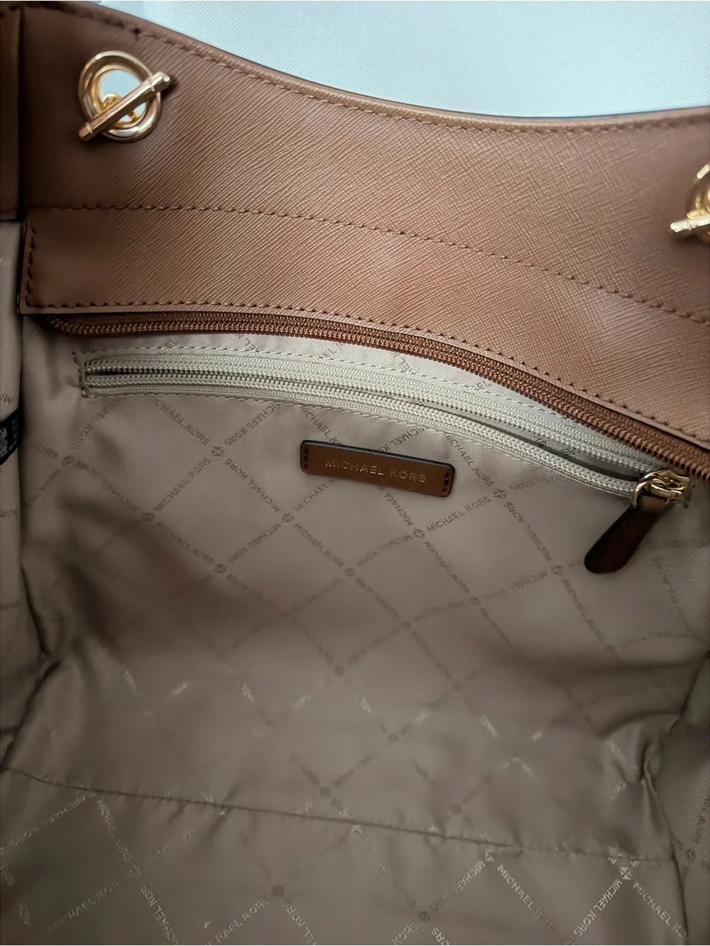 Michael Kors no smoking